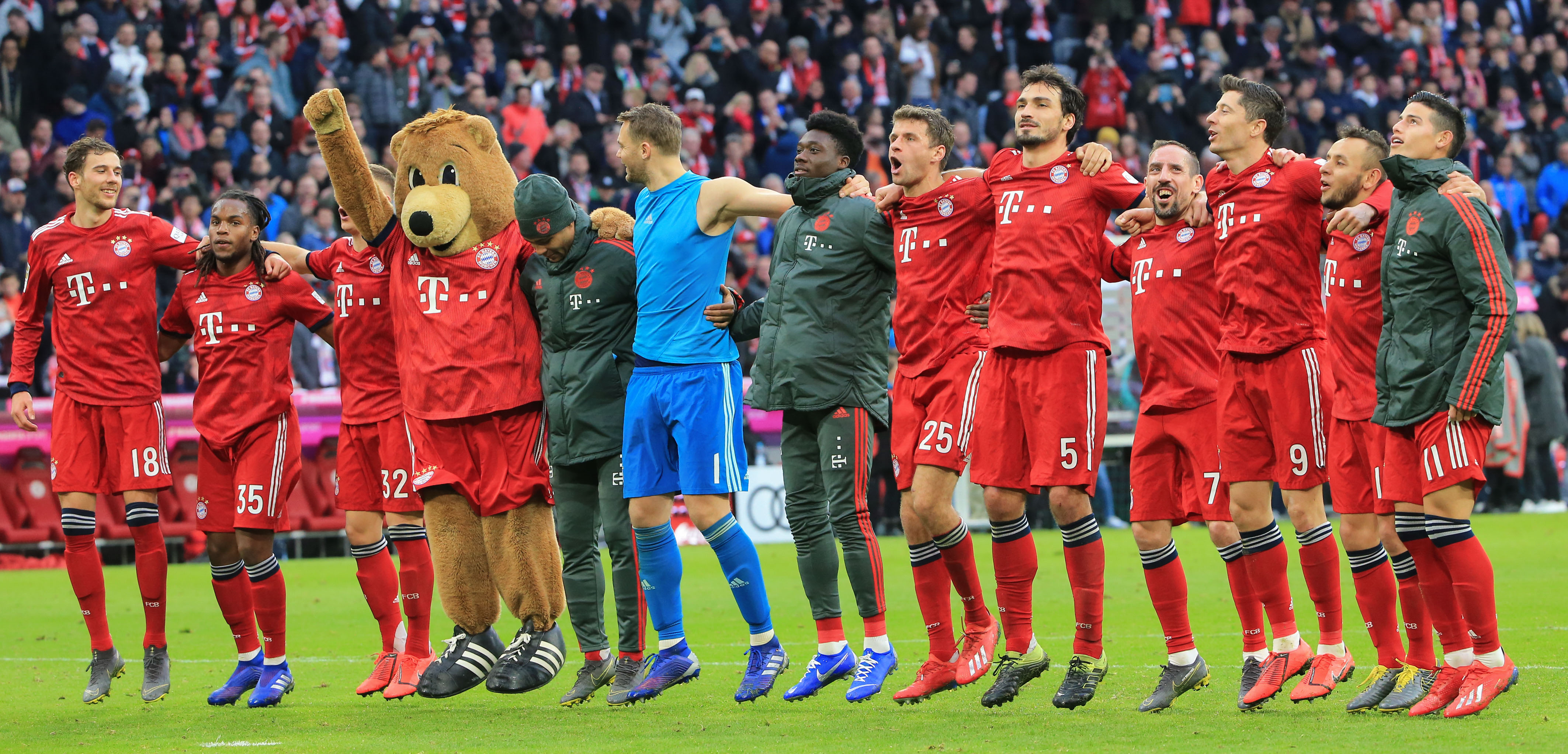 都体：尤文要求斯帕莱蒂遵守正装规定，比赛时不可以穿运动服