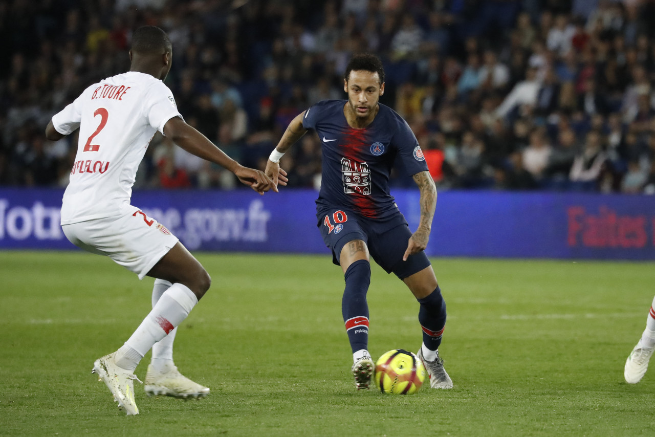 扬科维奇：我和邵佳一很早就认识，他兼具中欧足球特质