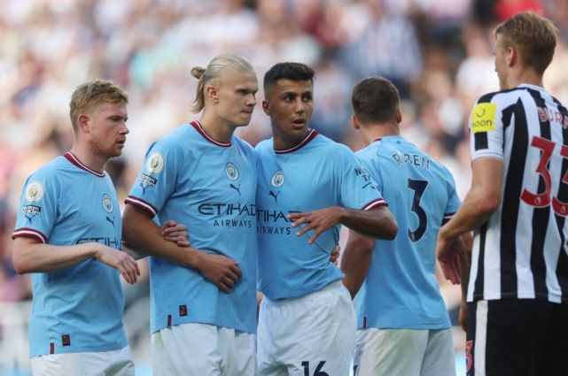 3-0横扫！英超争冠形势大变，曼城豪取3连胜，只落后阿森纳2分