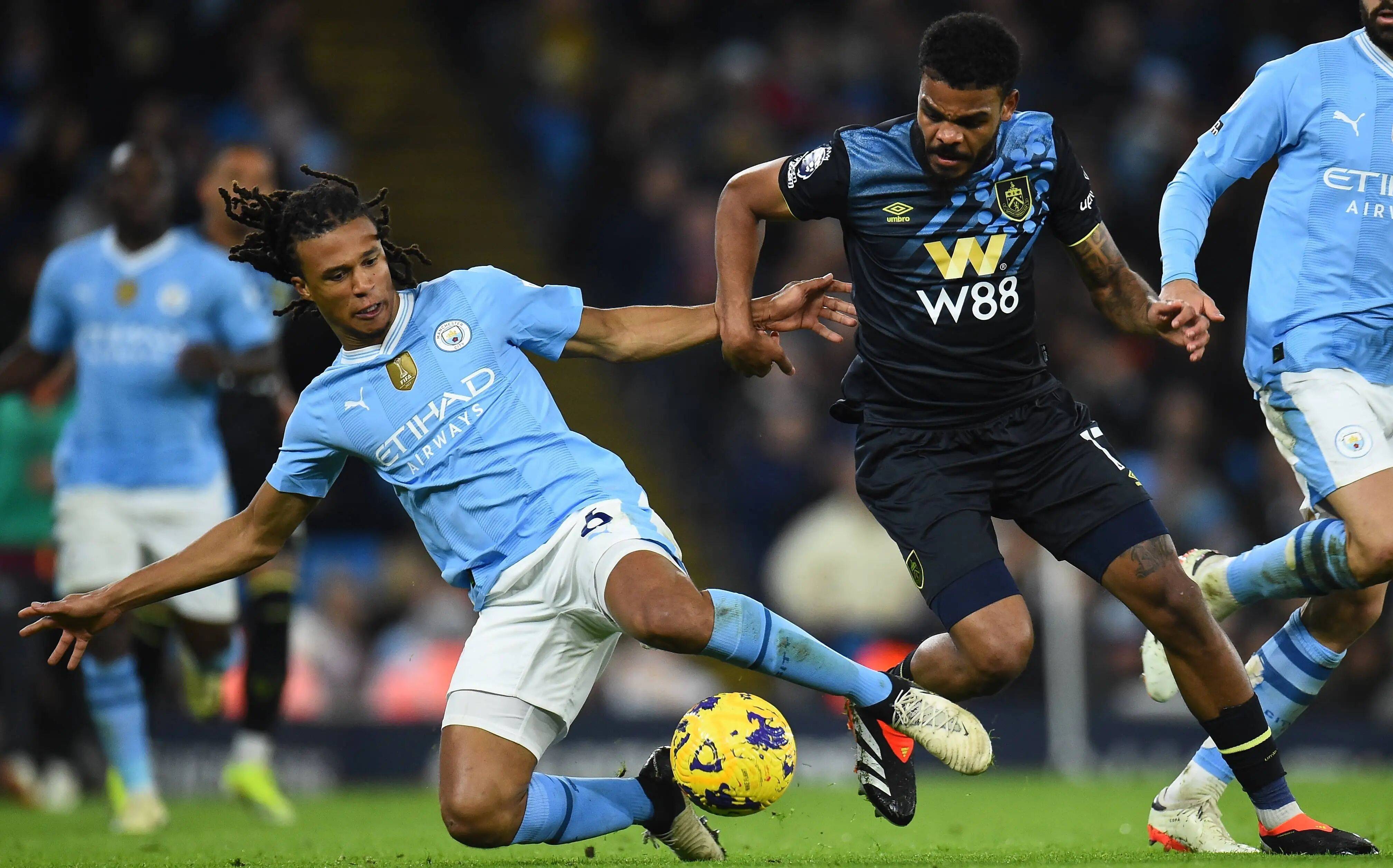 国脚关键传球完成制胜球