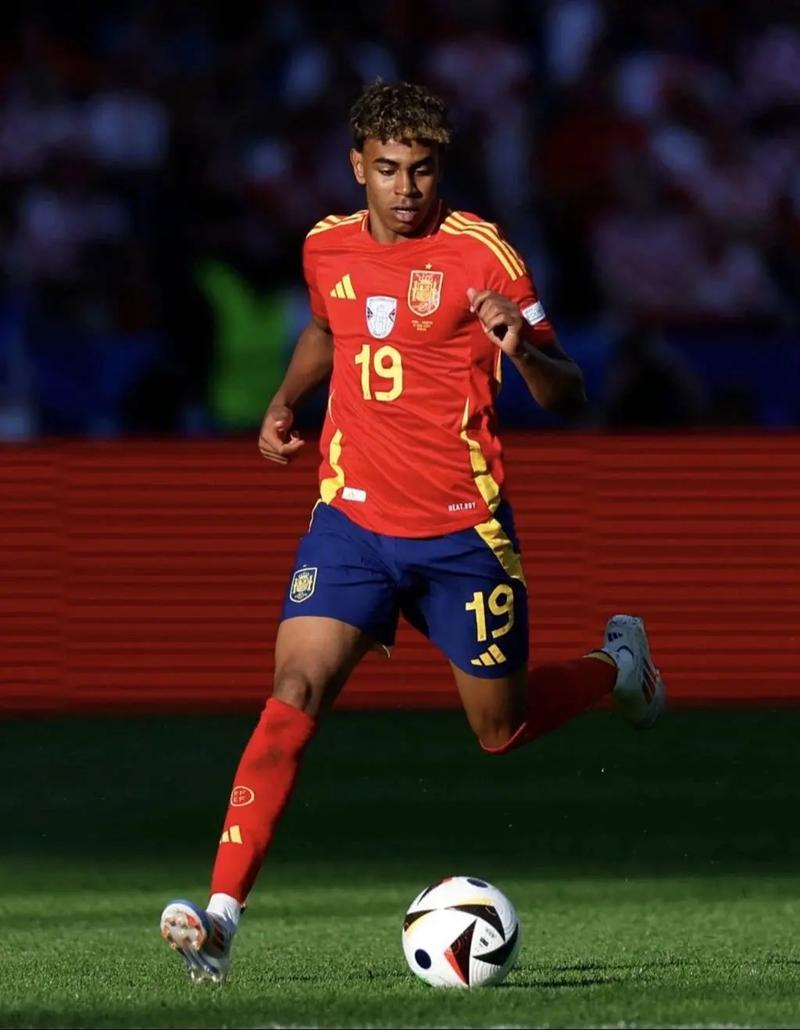 世体：亚马尔接连缺席国家队比赛，下次比赛或与梅西交手