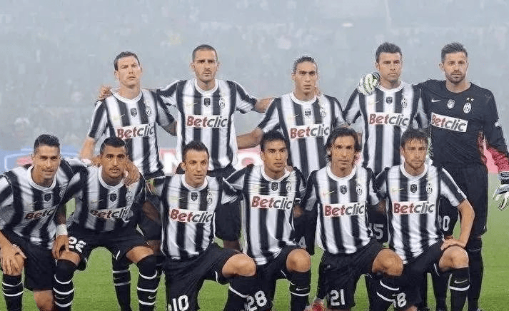 2025年铜梁龙主场场均观众超1.5万人，间接拉动消费约11亿元