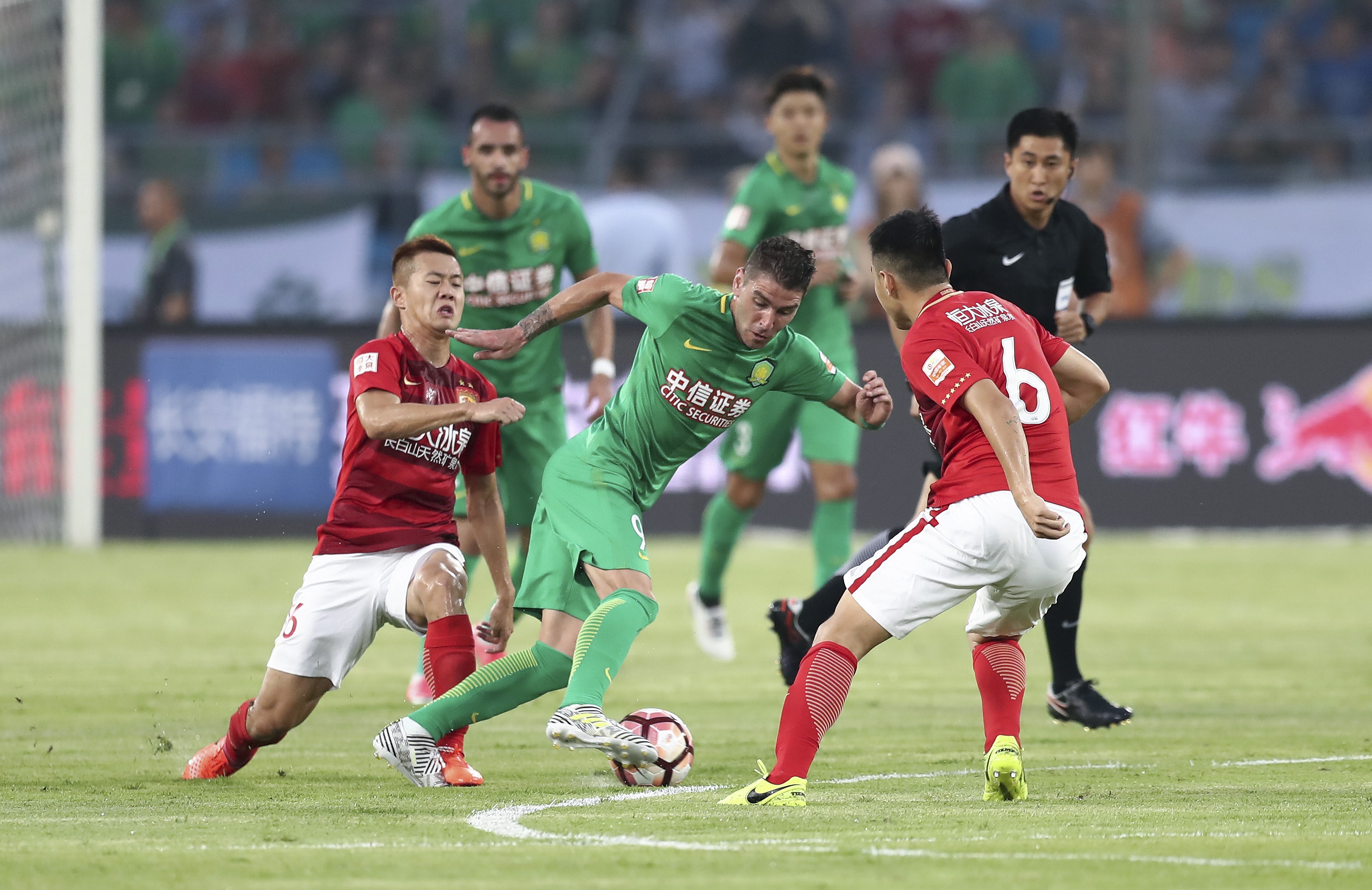 重返福地，赫拉芬贝赫在圣西罗球场两次获欧冠全场最佳球员